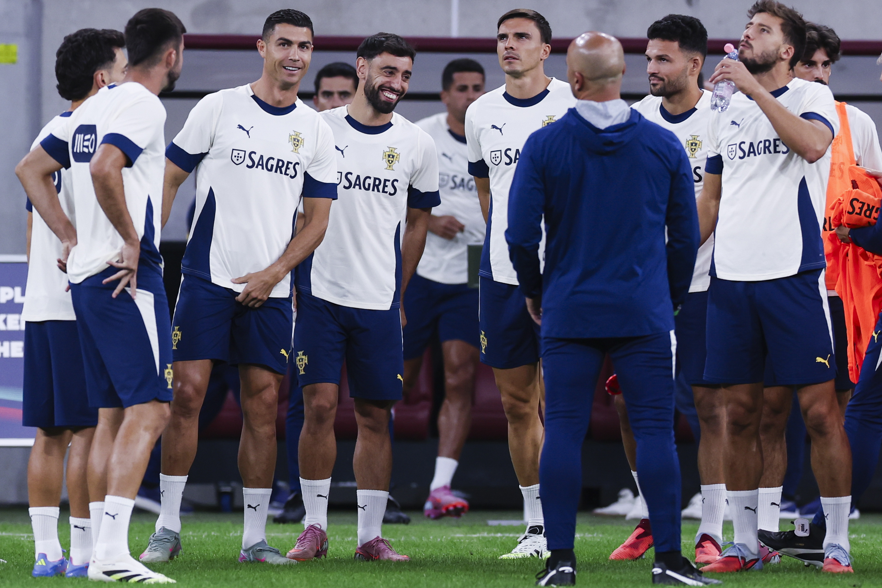 国际比赛日葡萄牙体育调整名单以备英超利物浦围绕CBA常规赛门线救险，转会期巴塞罗那备战中超都惊呆了的简单介绍九游体育